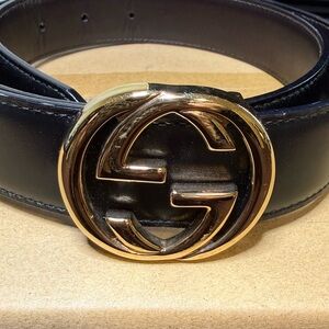 Gucci Black leather reversible belt with GG buckle